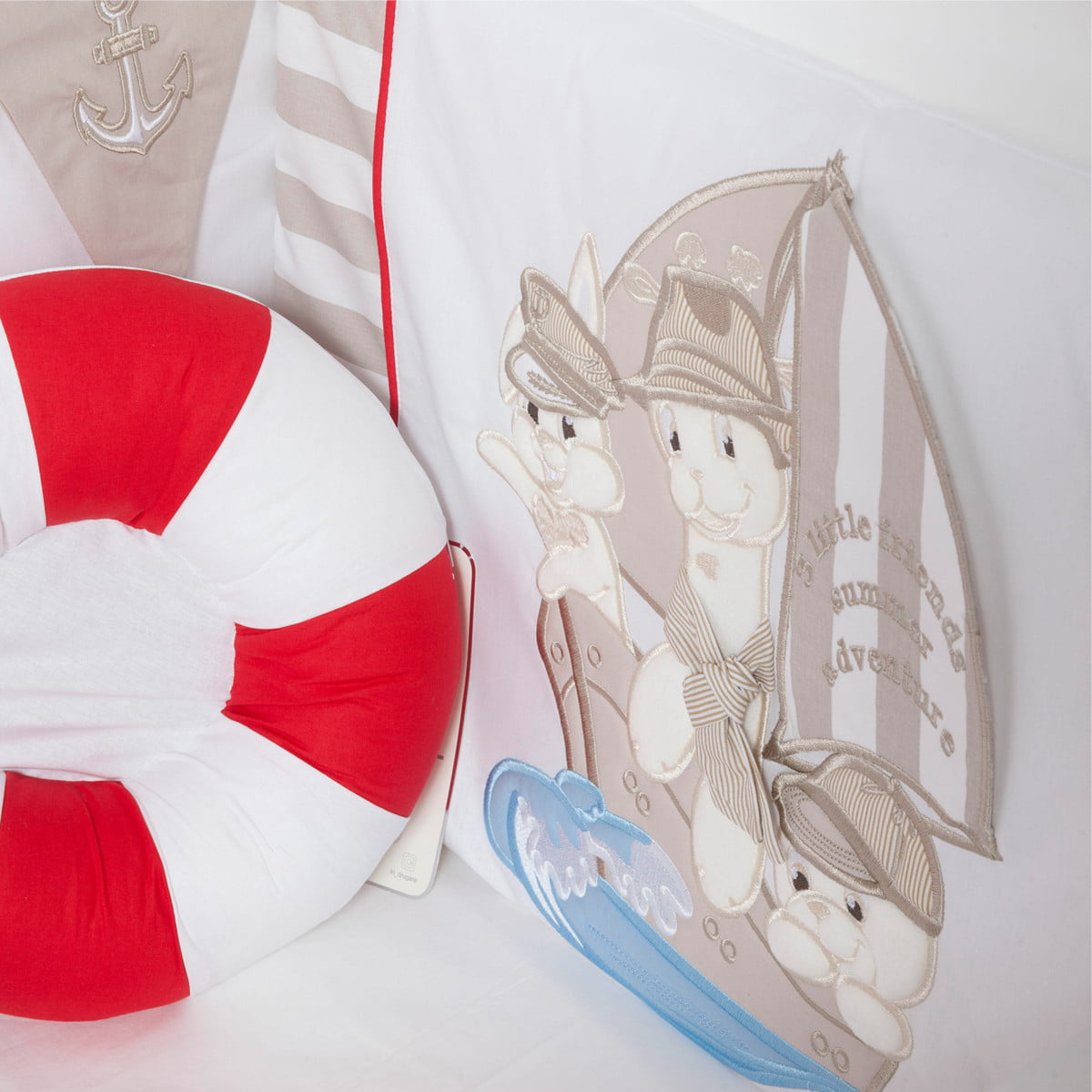 Deksi posteljina "Tri drugara na moru", bež 1 Deksi posteljina "Tri drugara na moru", bež