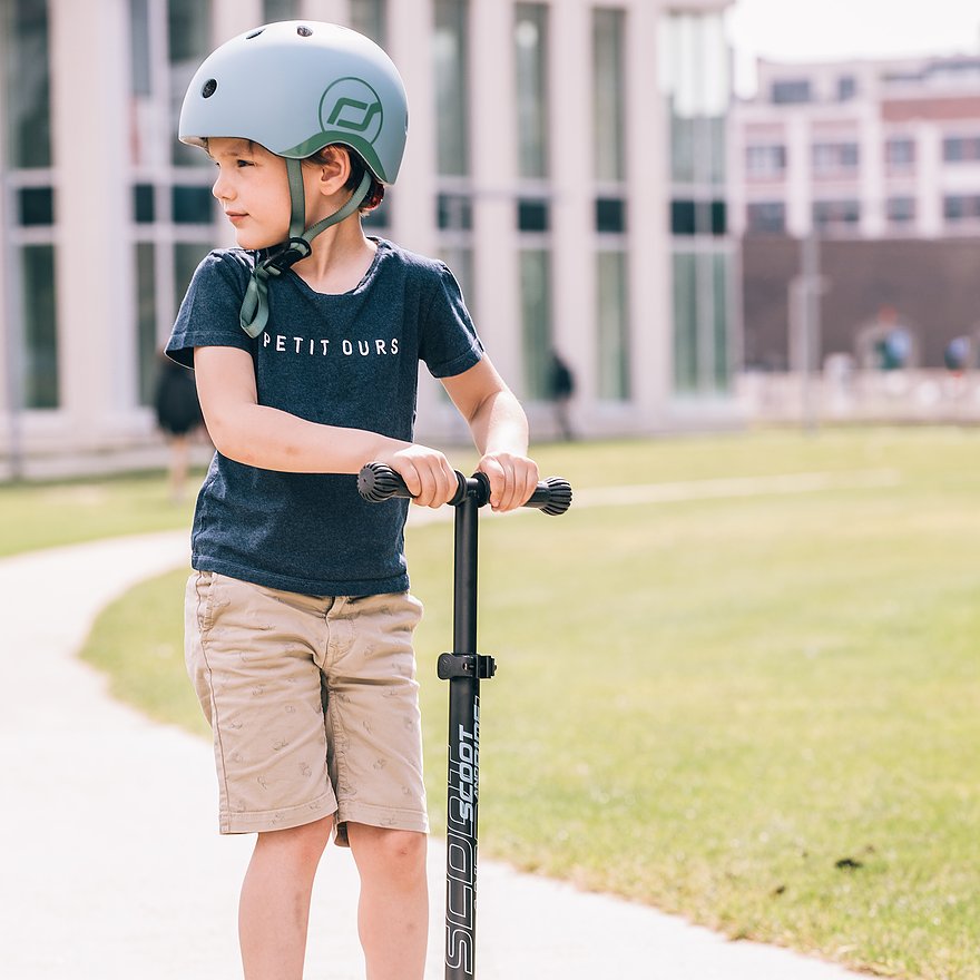 forest_scootandride_kids_helmet